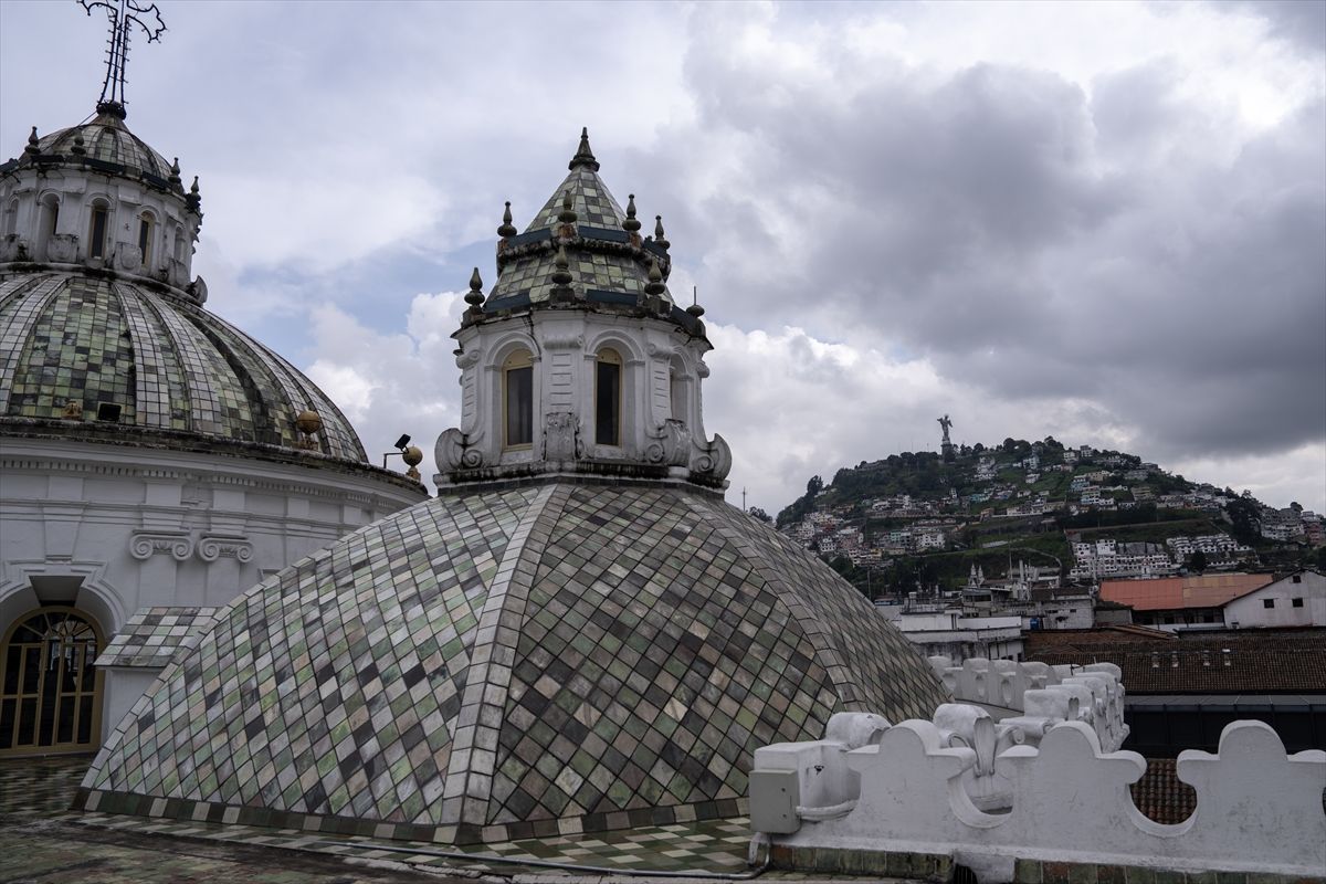 U ovom gradu se nalazi i veliki broj muzeja među kojima je i muzej pretkolumbijske umjetnosti Casa del Alabado, Fundacion Guayasamin, posvećen je najpoznatijem umjetniku Ekvadora.