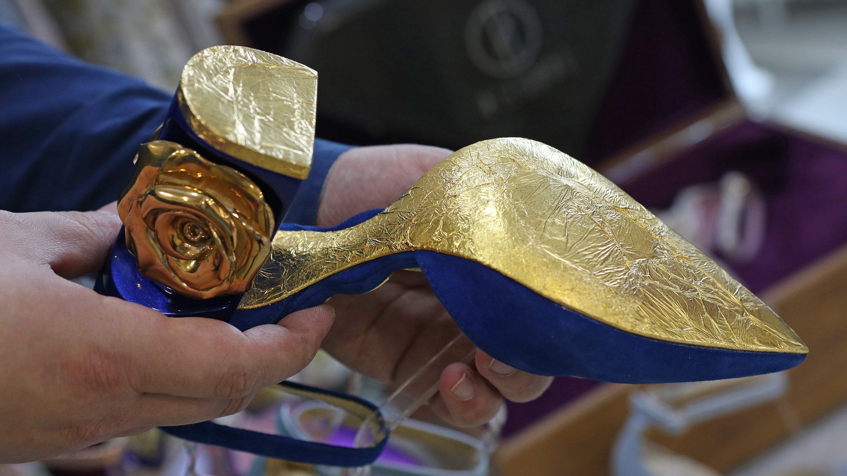 Godine truda, rada i ulaganja se ispaltile: Obućar pravi karbonske cipele za moderne pepeljuge