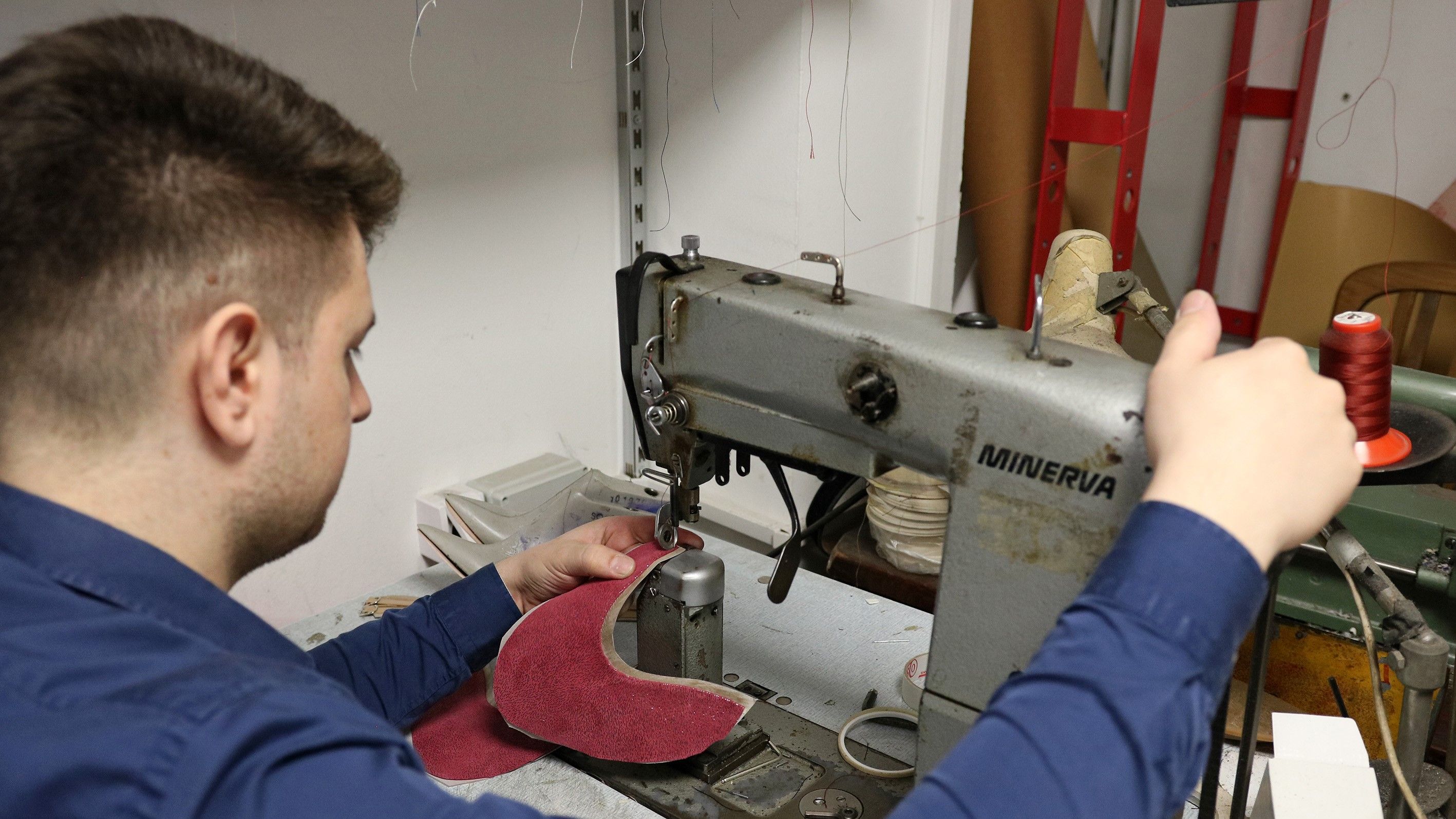 Godine truda, rada i ulaganja se ispaltile: Obućar pravi karbonske cipele za moderne pepeljuge