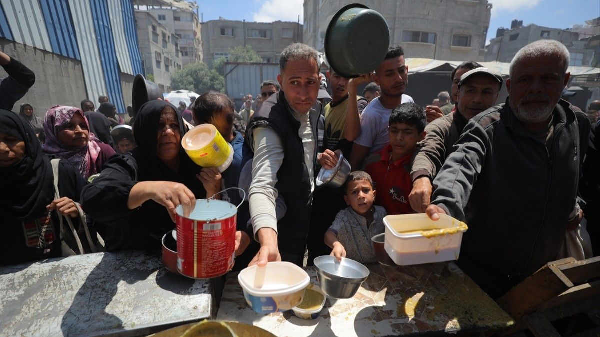 Gaza: Palestinska djeca u dugim redovima čekaju hranu