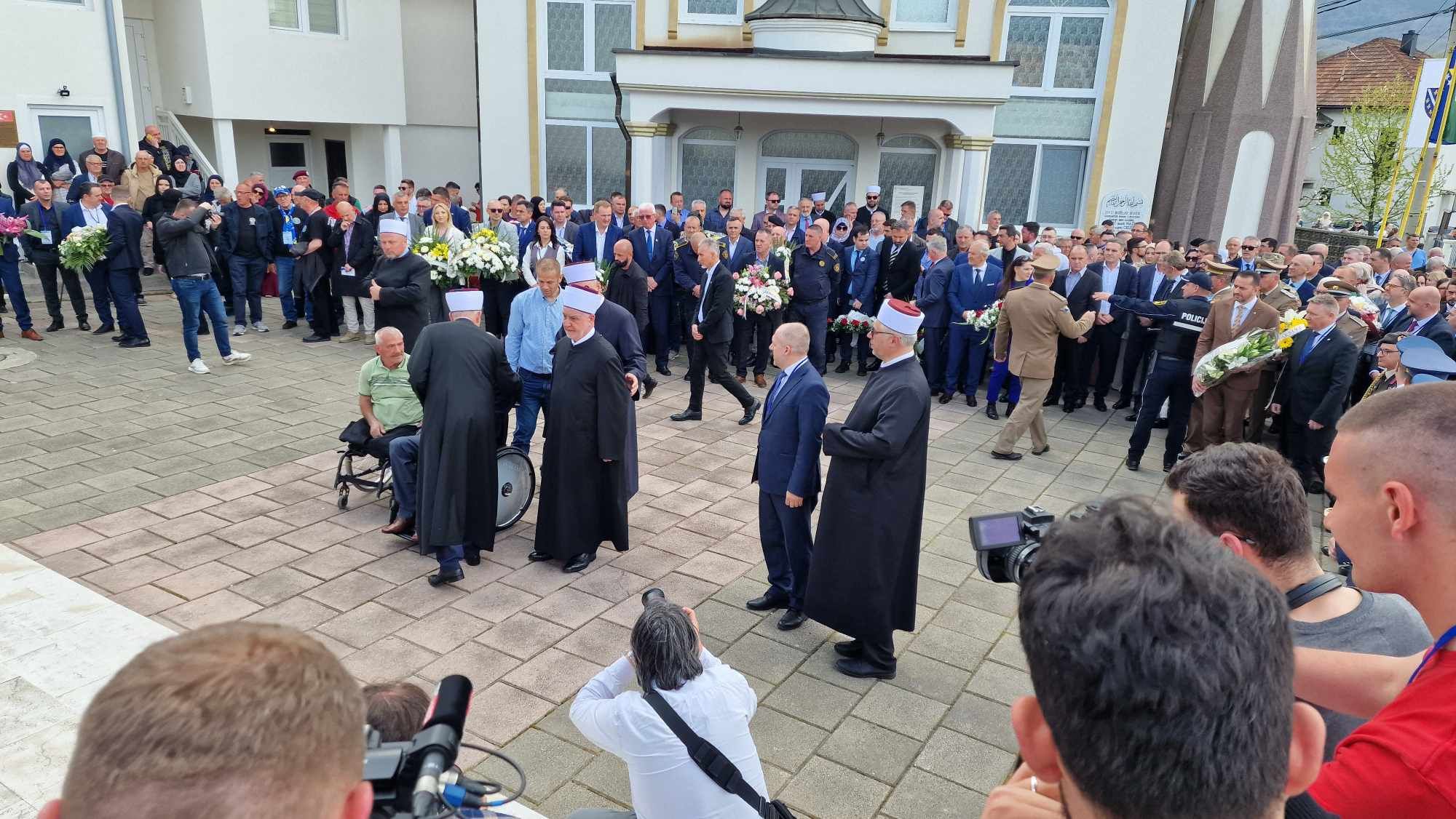 Obilježavanje 32. godišnjice zločina u Ahmićima počelo je 4. aprila, a danas je na šehidskom mezarju u Starom Vitezu proučen jasin. 