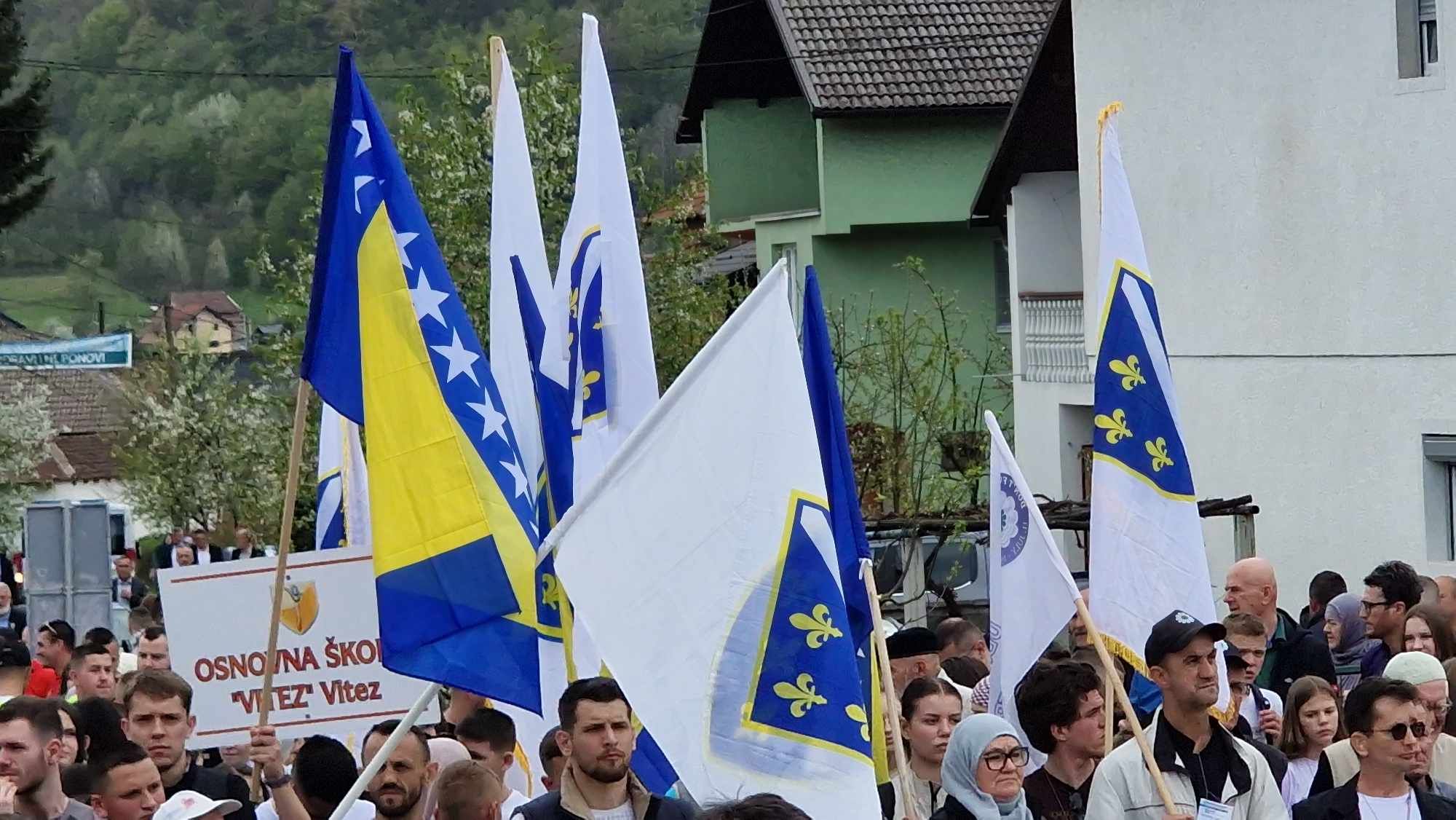 Obilježavanje 32. godišnjice zločina u Ahmićima počelo je 4. aprila, a danas je na šehidskom mezarju u Starom Vitezu proučen jasin. 