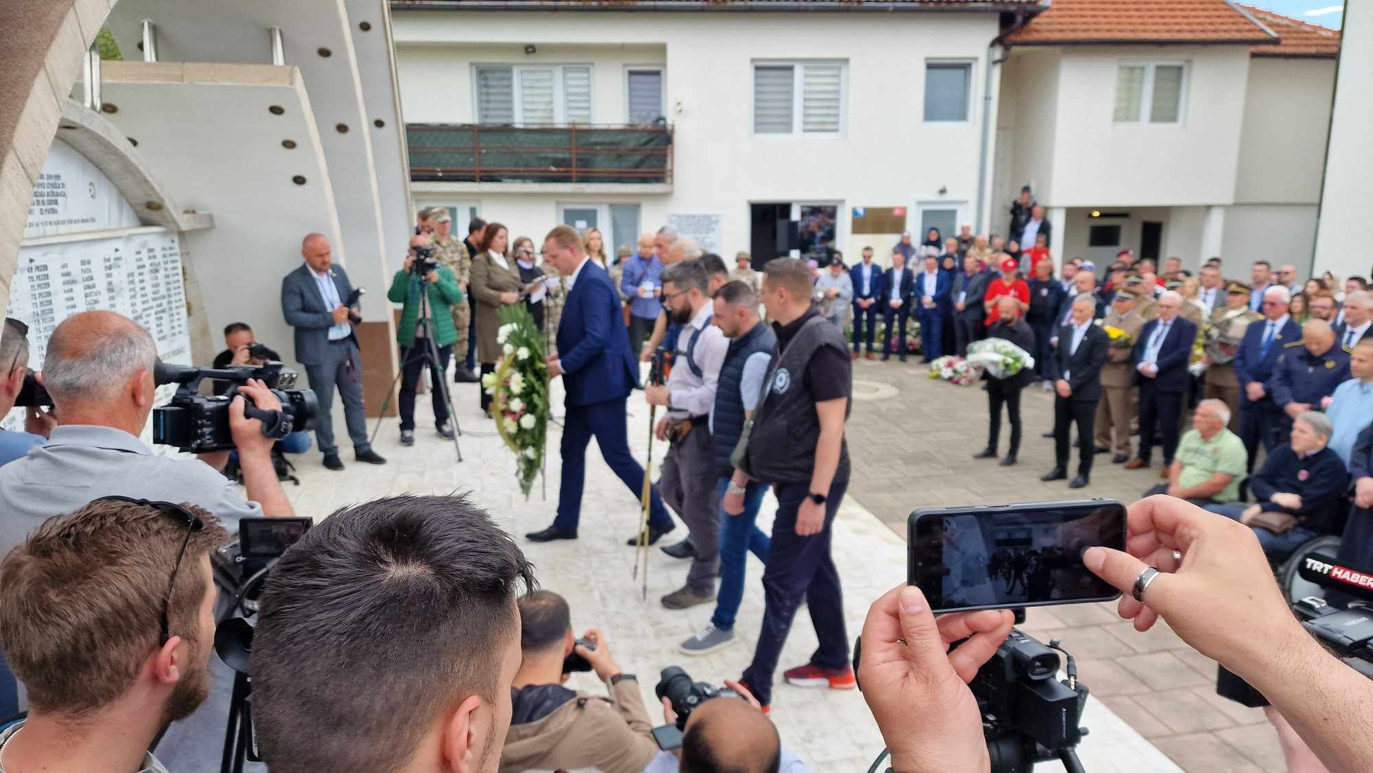 Obilježavanje 32. godišnjice zločina u Ahmićima počelo je 4. aprila, a danas je na šehidskom mezarju u Starom Vitezu proučen jasin. 