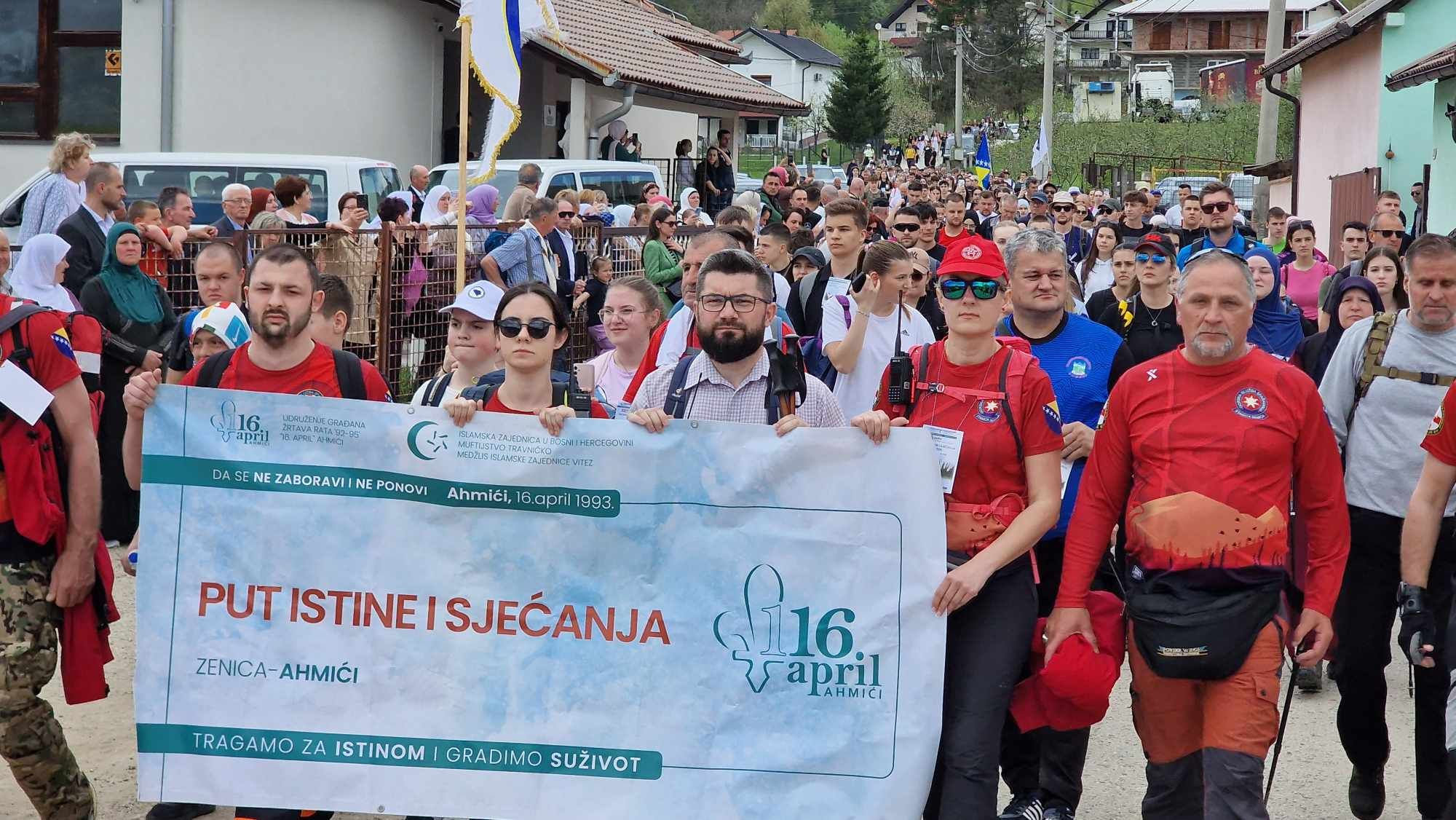 Obilježavanje 32. godišnjice zločina u Ahmićima počelo je 4. aprila, a danas je na šehidskom mezarju u Starom Vitezu proučen jasin. 