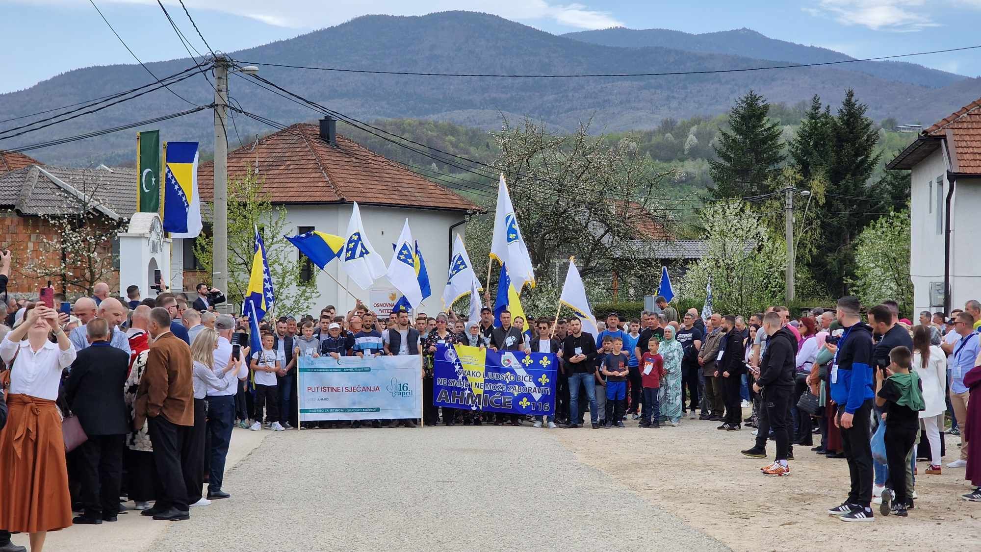 Obilježavanje 32. godišnjice zločina u Ahmićima počelo je 4. aprila, a danas je na šehidskom mezarju u Starom Vitezu proučen jasin. 