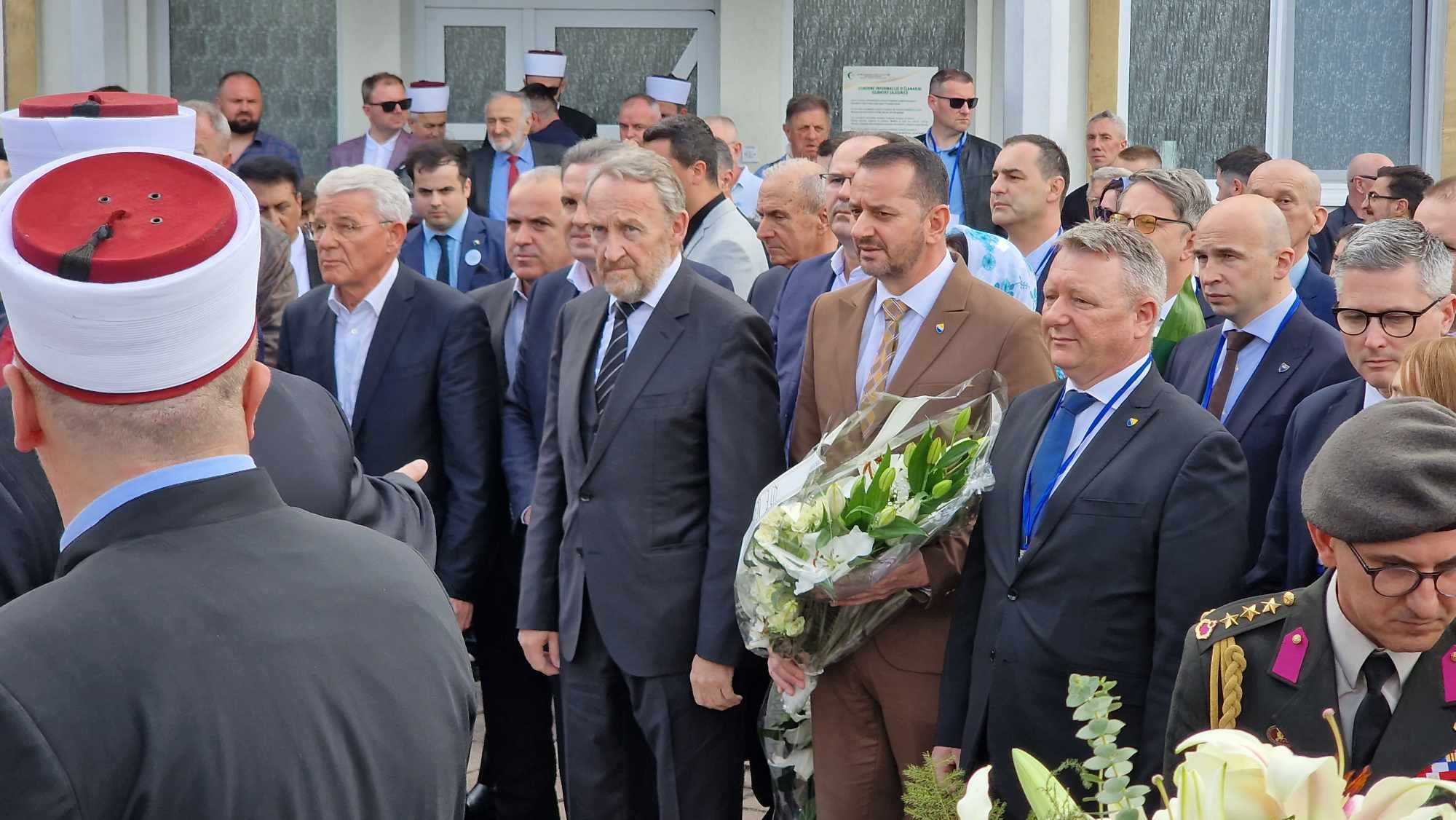 Obilježavanje 32. godišnjice zločina u Ahmićima počelo je 4. aprila, a danas je na šehidskom mezarju u Starom Vitezu proučen jasin. 