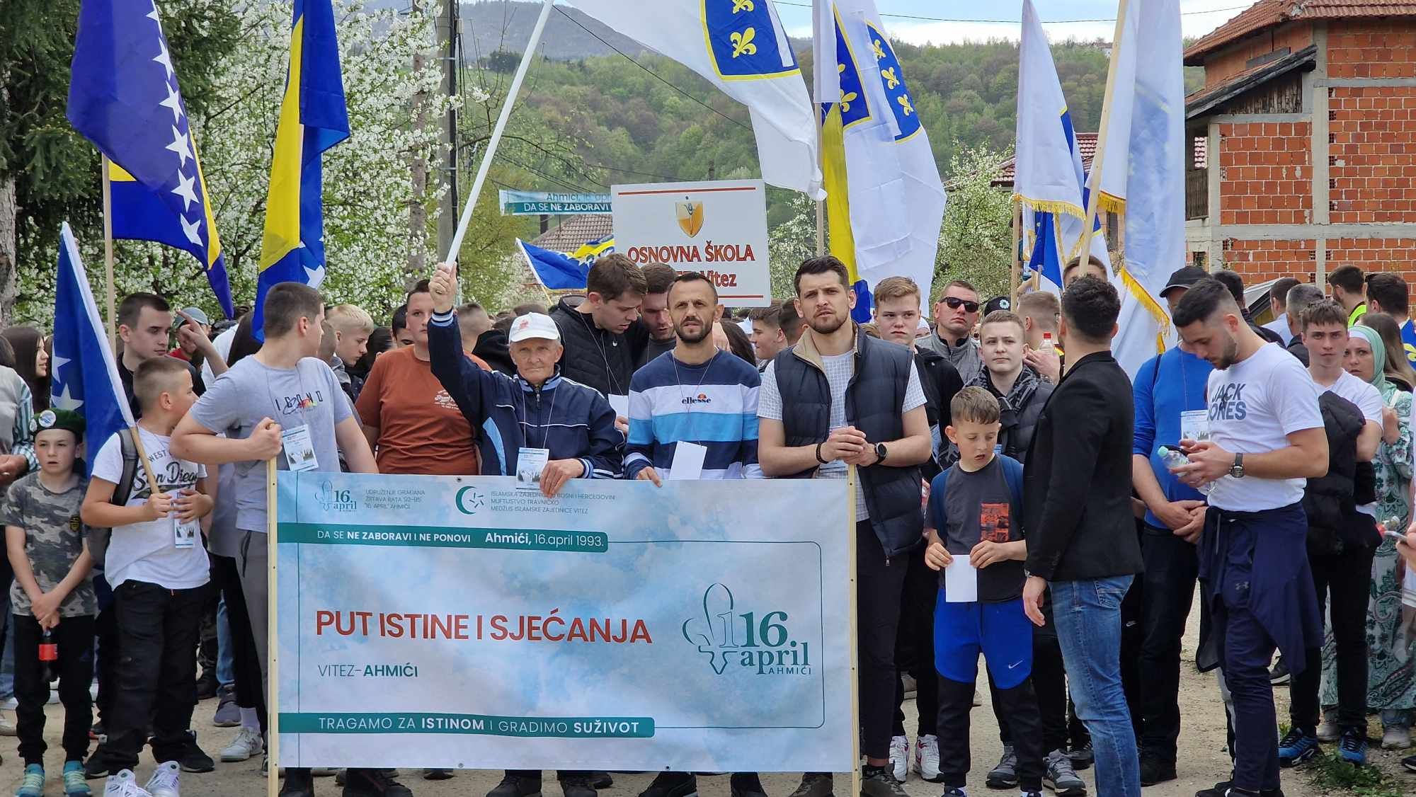 Obilježavanje 32. godišnjice zločina u Ahmićima počelo je 4. aprila, a danas je na šehidskom mezarju u Starom Vitezu proučen jasin. 