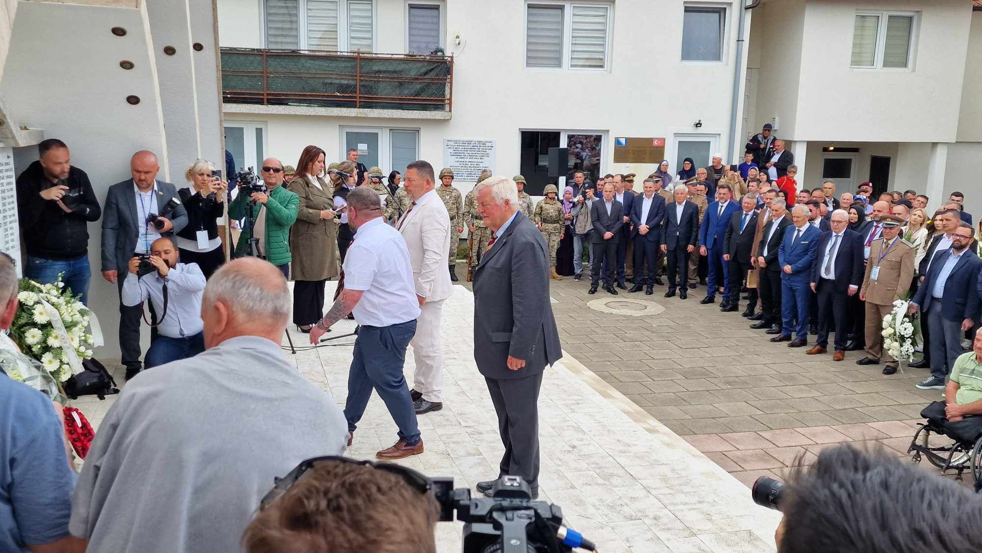 Obilježavanje 32. godišnjice zločina u Ahmićima počelo je 4. aprila, a danas je na šehidskom mezarju u Starom Vitezu proučen jasin. 