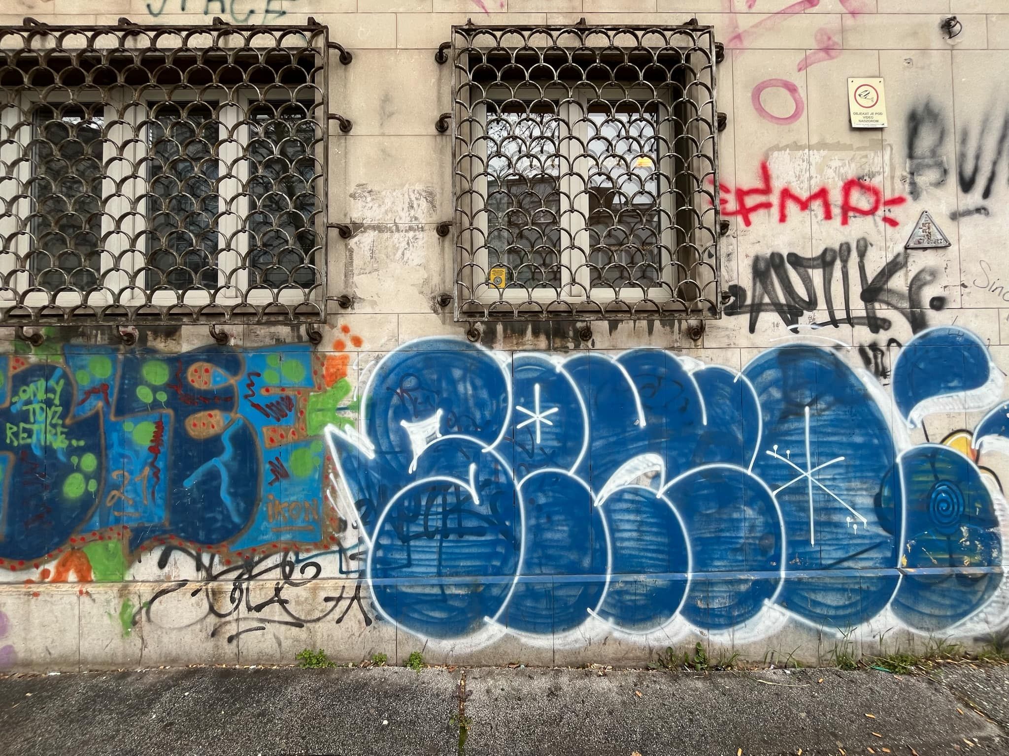 Nesankcionisanje pojedinaca dovodi do toga da se veliki broj vandala osjeća slobodno da uništava imovinu koju građani BiH plaćaju kroz poreze, jer im to prolazi bez posljedica.