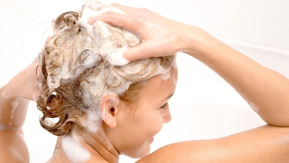 Nekoliko kapljica ovog esencijalnog ulja u vaš šampon ili regenerator, napravit će ogromnu razliku