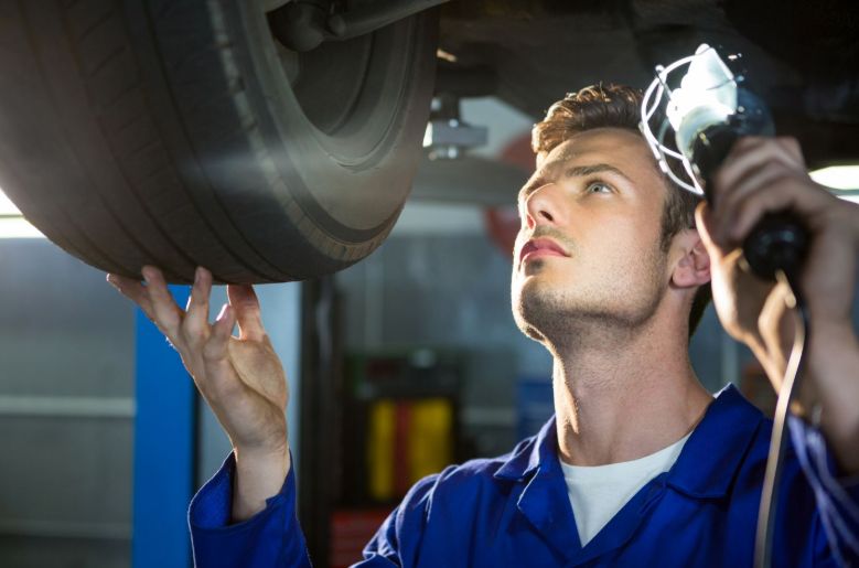 Teški uslovi rada uzrokuju degradaciju ulja, a priprema vašeg automobila za sezonu dugih i toplih dana garancija je da ćete ga održati u dobroj kondiciji.