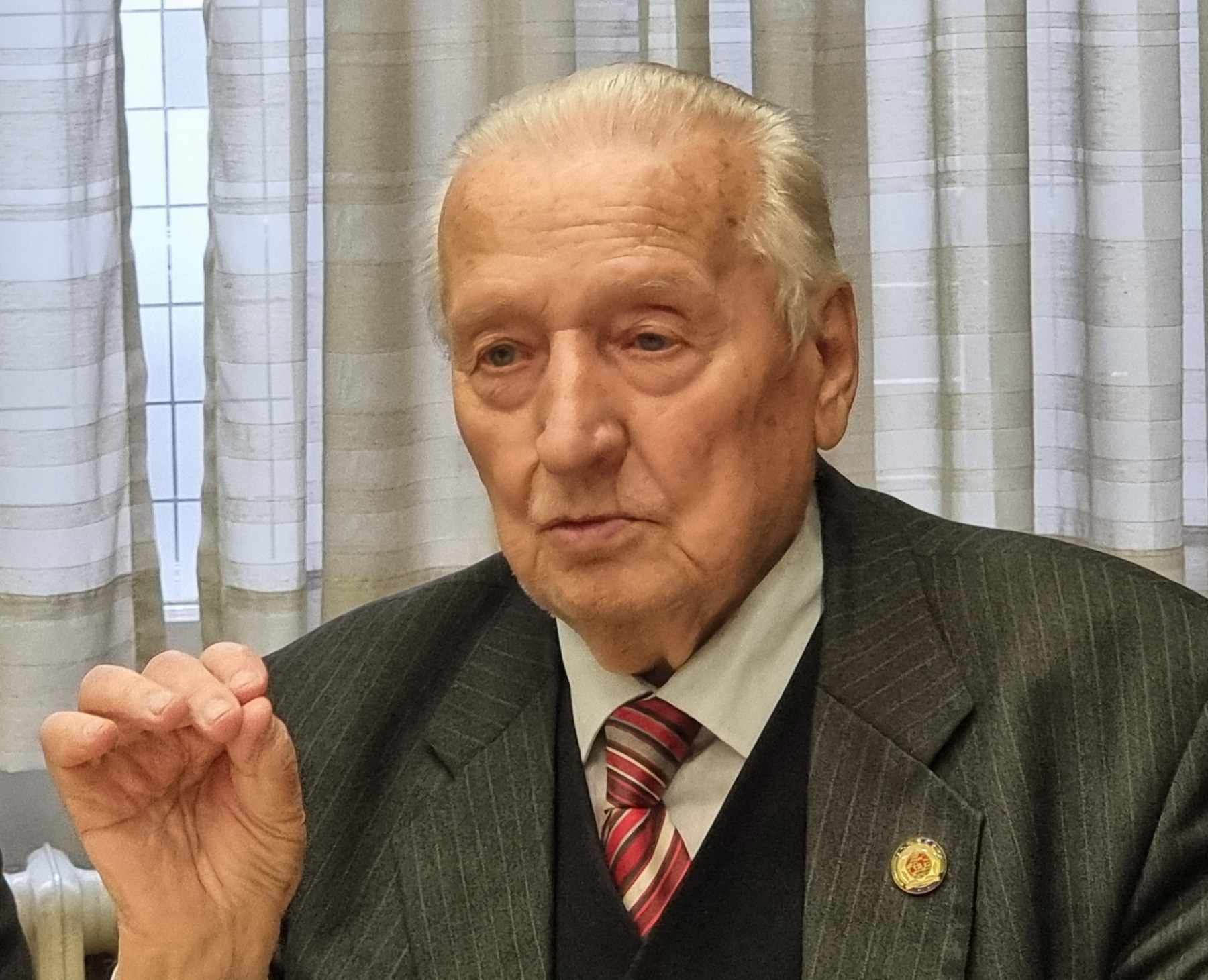 On smatra da će Milorad Dodik, Radovan Višković i Nenad Stevandić biti uhapšeni, ali da treba sačekati pogodan trenutak. 