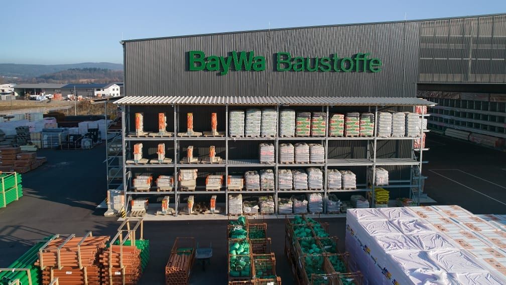 BayWa AG, kompanija sa stogodišnjom tradicijom i prepoznatljivim imenom u sektoru poljoprivrede, građevine i energetike, najavila je zatvaranje čak 26 poslovnica širom Njemačke.