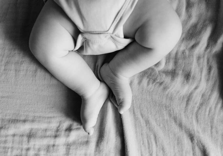 Beba stara svega šest mjeseci preminula je prošle sedmice u Mađarskoj, nakon što je puštena iz bolnice gdje je bila hospitalizovana zbog sumnje na upalu pluća.