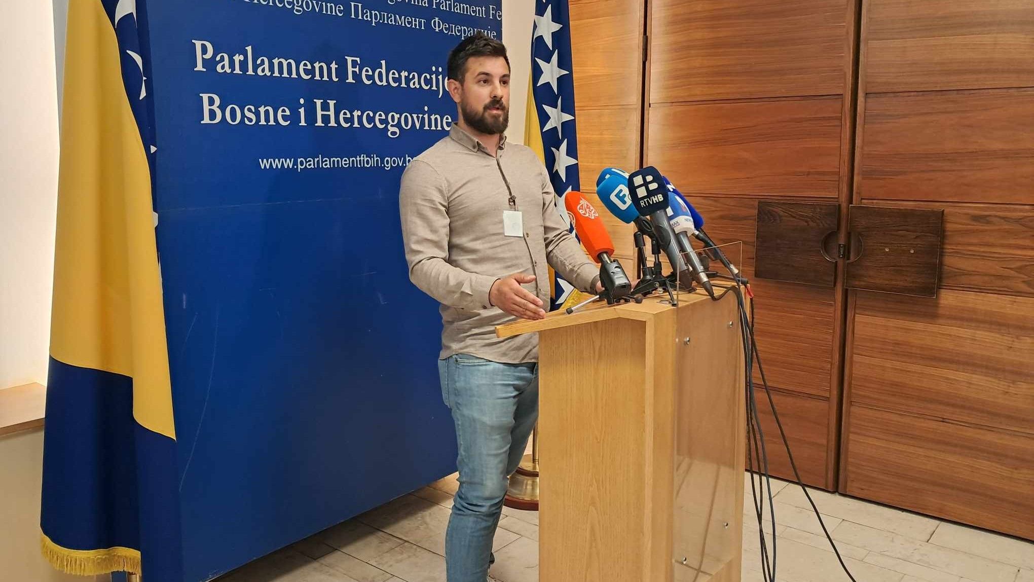 Žao mi je što ljudi ne prepoznaju da je sjednica trebala biti davno održana...