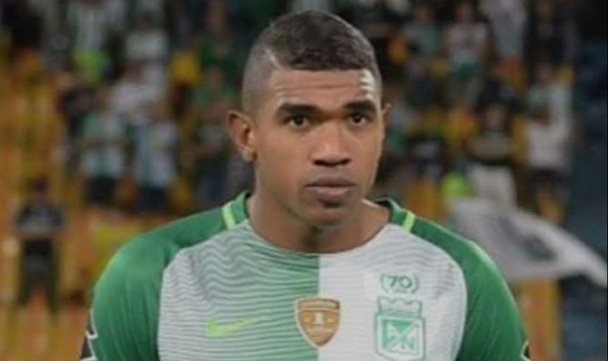 Nekadašnji igrač Milionairosa, rizikovao je svoj život kako bi pokušao da zaustavi pljačkaše koji su u lokal ušli sa kacigama na glavama. 