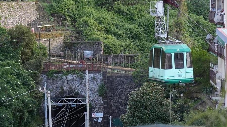Srušenu kabinu locirao je helikopter vatrogasne brigade oko 17 sati, a sat vremena kasnije stigla je tragična potvrda o žrtvama