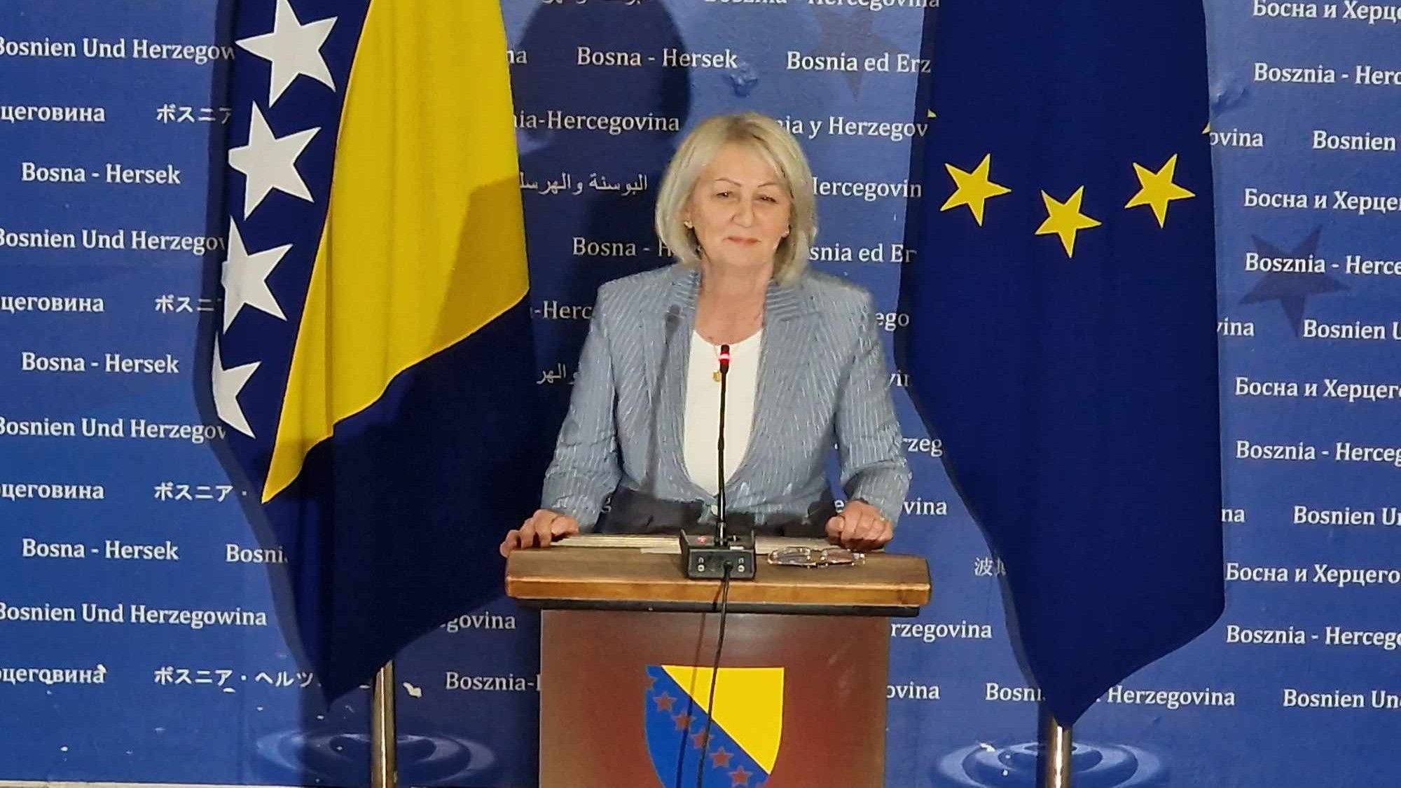 Krišto je medijima kazala kako je cilj da se što manje nanese štete institucijama a da izvršnje duga bh. entiteta RS mora biti od strane države