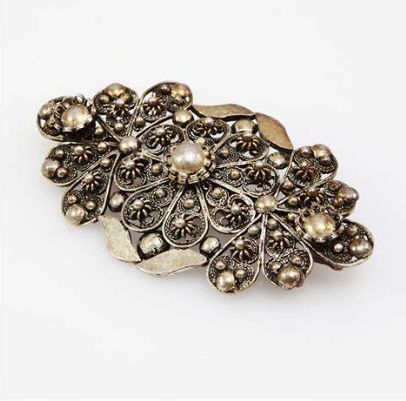 Iako su nosili taj poseban šmek djetinjstva, za nas rođene u poslednjim decenijama prošlog vijeka broševi nisu imali neku modnu vrijednost, opet se vraćaju u modu 