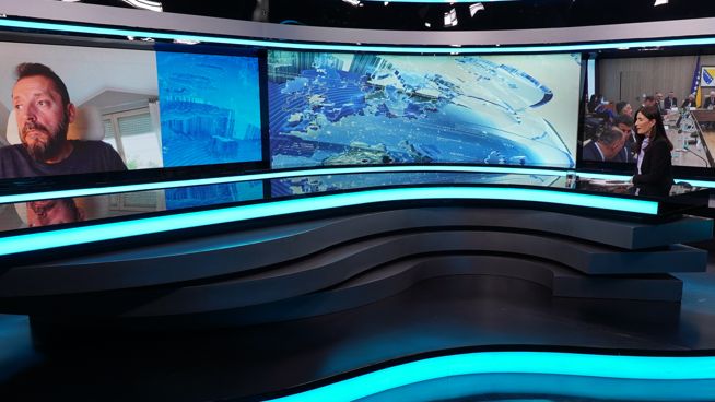 Večerašnji gost u emisiji '7Plus' bio je poznati novinar, kolumnista i aktivista Dragan Bursać  sa kojim smo razgovali o politčkim aktuelnostima 