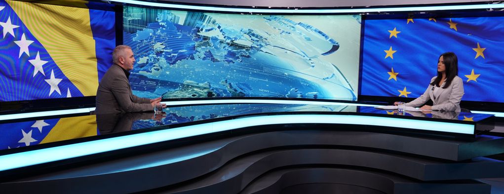 Postaje potpuno jasno da će se u Bosni i Hercegovini teško bilo šta promjeniti dok to ne odluči HDZ i dok SNSD ne prestane blokirati rad Doma naroda, potvrđuje Čaušević