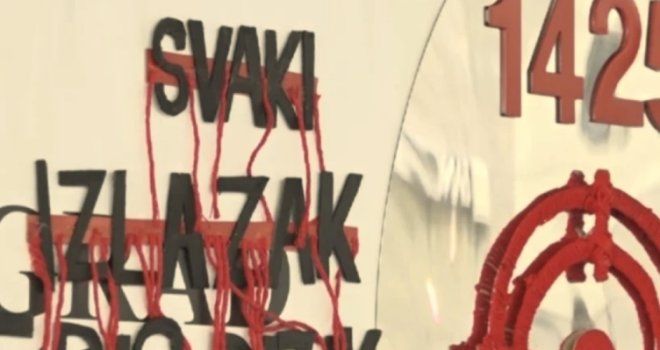 Nit ne ide pravolinijski nego u cik-cak, jer su se ljudi u Sarajevu morali tako kretati kako bi izbjegli snajpere