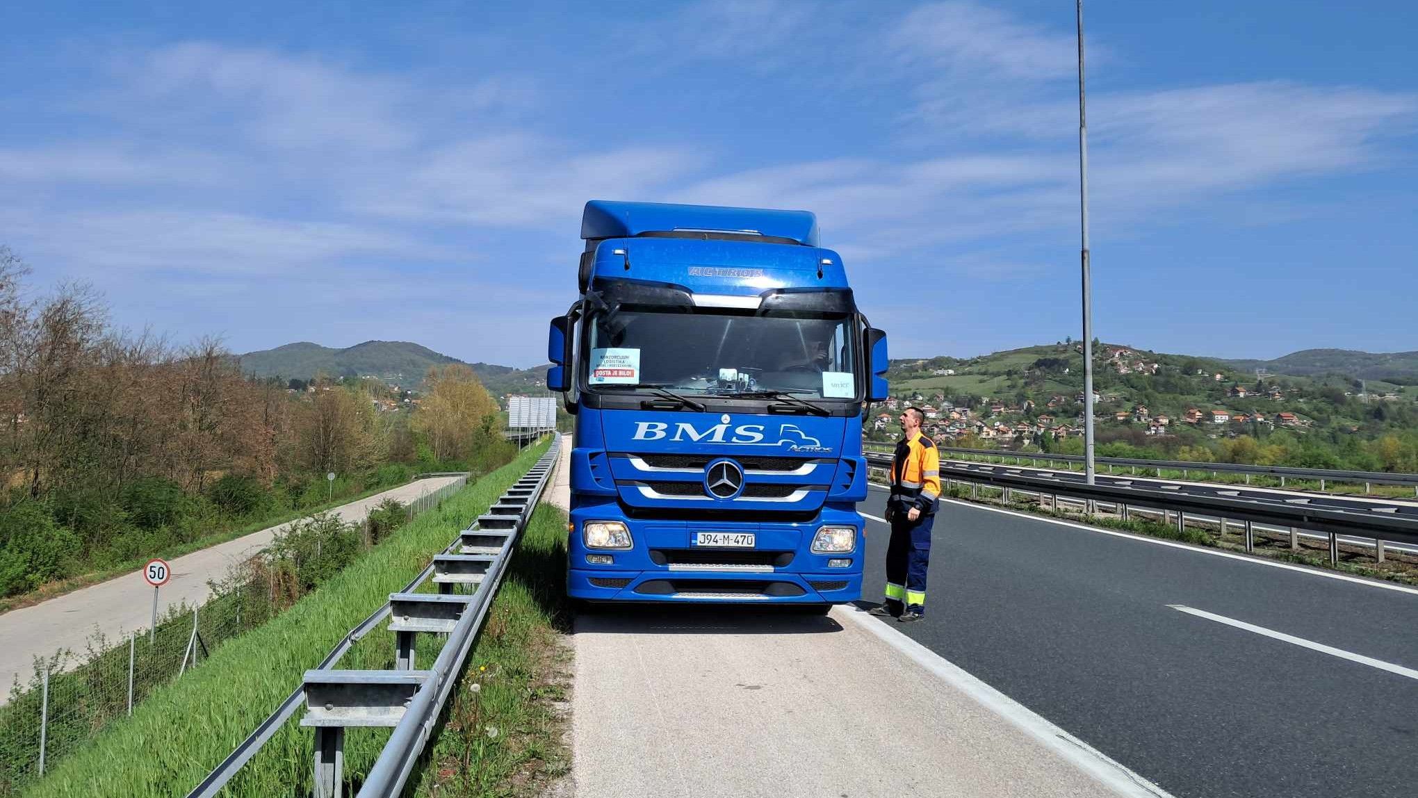 Duge kolone kamiona ulaze u Sarajevo: Prijevoznici traže rješavanje svojih nagomilanih problema