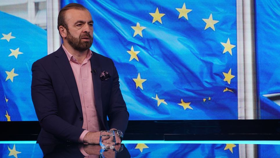 Teška politička kriza uzrokovana secesionističkim potezima Milorada Dodika protiv BiH koja je pojačana nezabilježenim diplomatskim skandalom dovela je BiH u fokus EU