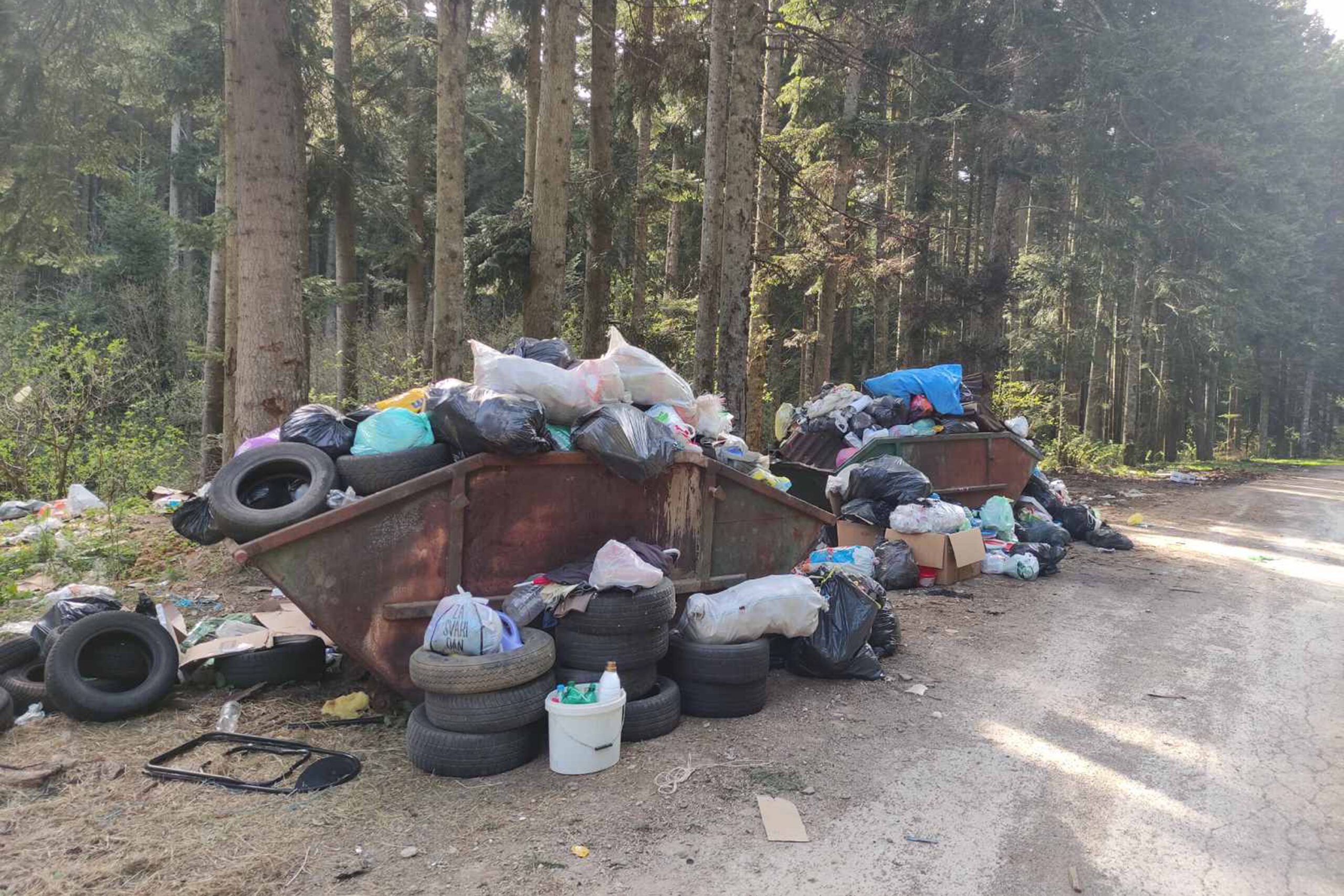 Problemi u komunalnom preduzeću u Sokocu nisu od jučer. Brojne afere i političke spletke vodile su komunalce u propast.