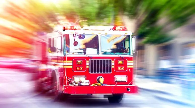 Na lice mjesta je odmah izašla dežurna ekipa koja je ustanovila da tijelo pluta na površini sptičke jame. 