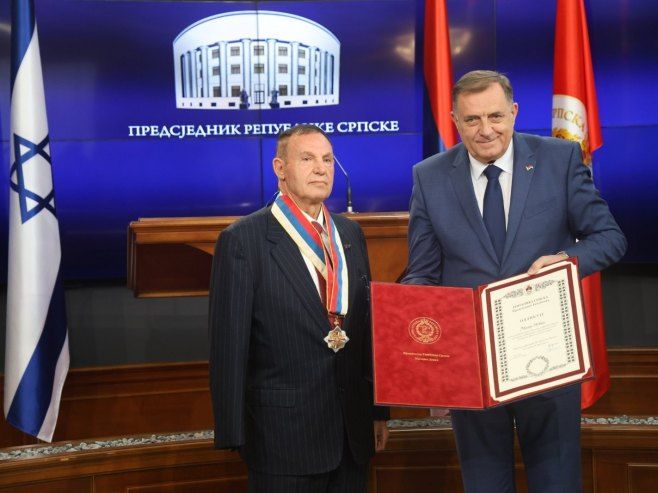 Dodik odlikovao bivšeg komandanta IDF-a, obojica skandalozno nazvali RS državom