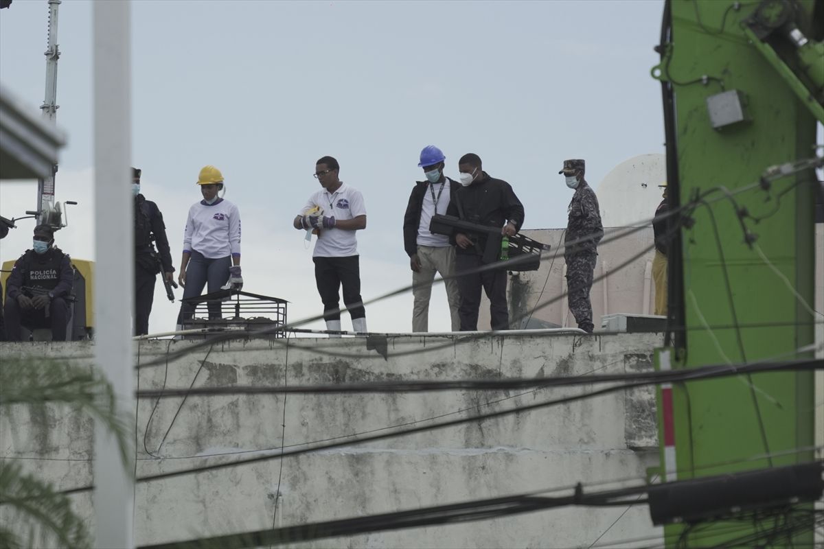 Do urušavanja je došlo rano u utorak, tokom nastupa Rubbyja Pereza, koji je započeo nešto prije ponoći