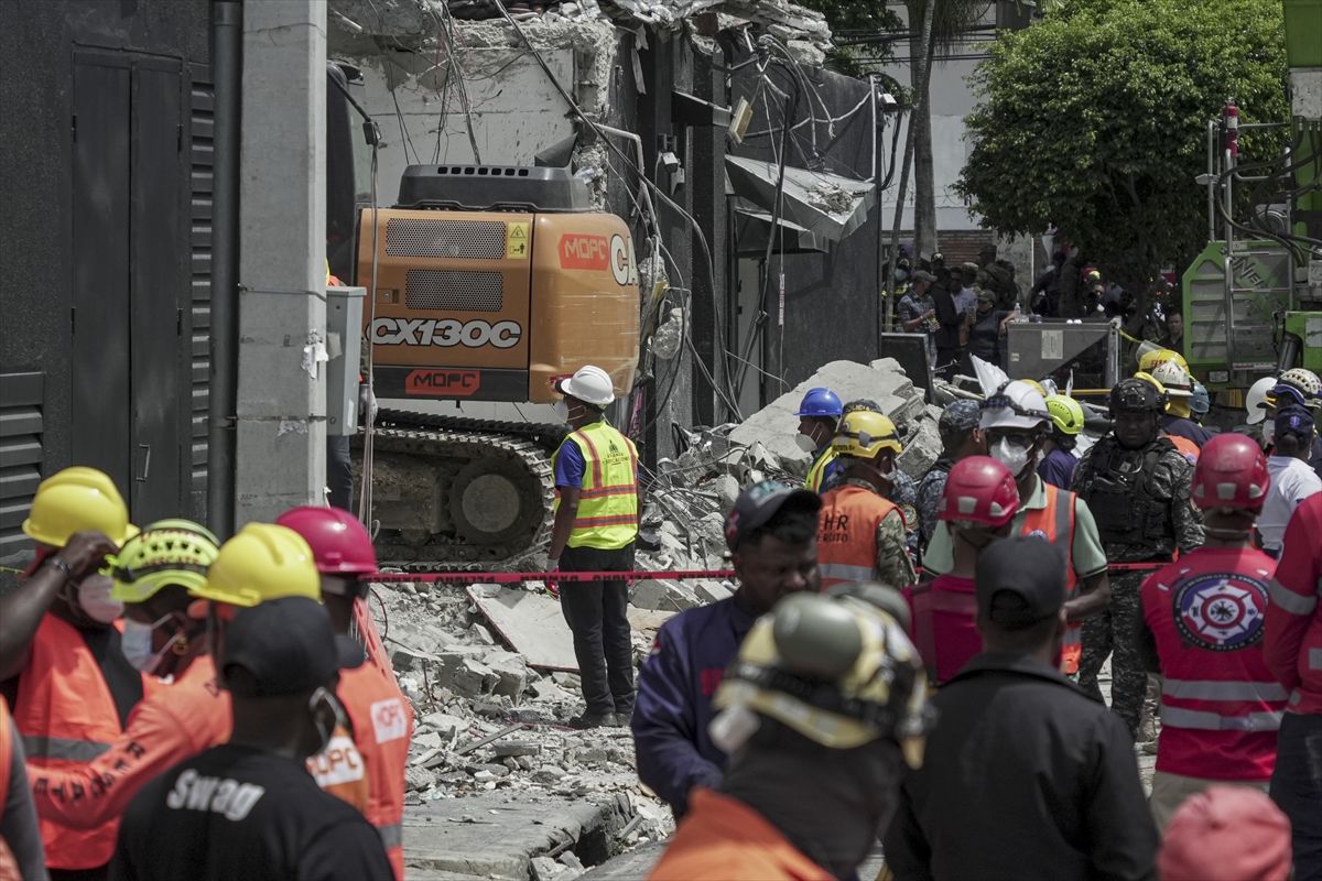 Do urušavanja je došlo rano u utorak, tokom nastupa Rubbyja Pereza, koji je započeo nešto prije ponoći