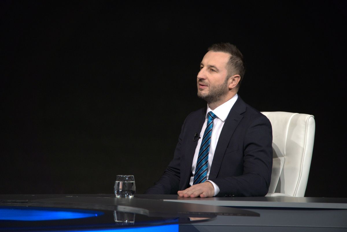 Smatra kako je zbog neslaganja sa Dodikom oko novog direktora SIPA-e, Nešić završio u zatvoru