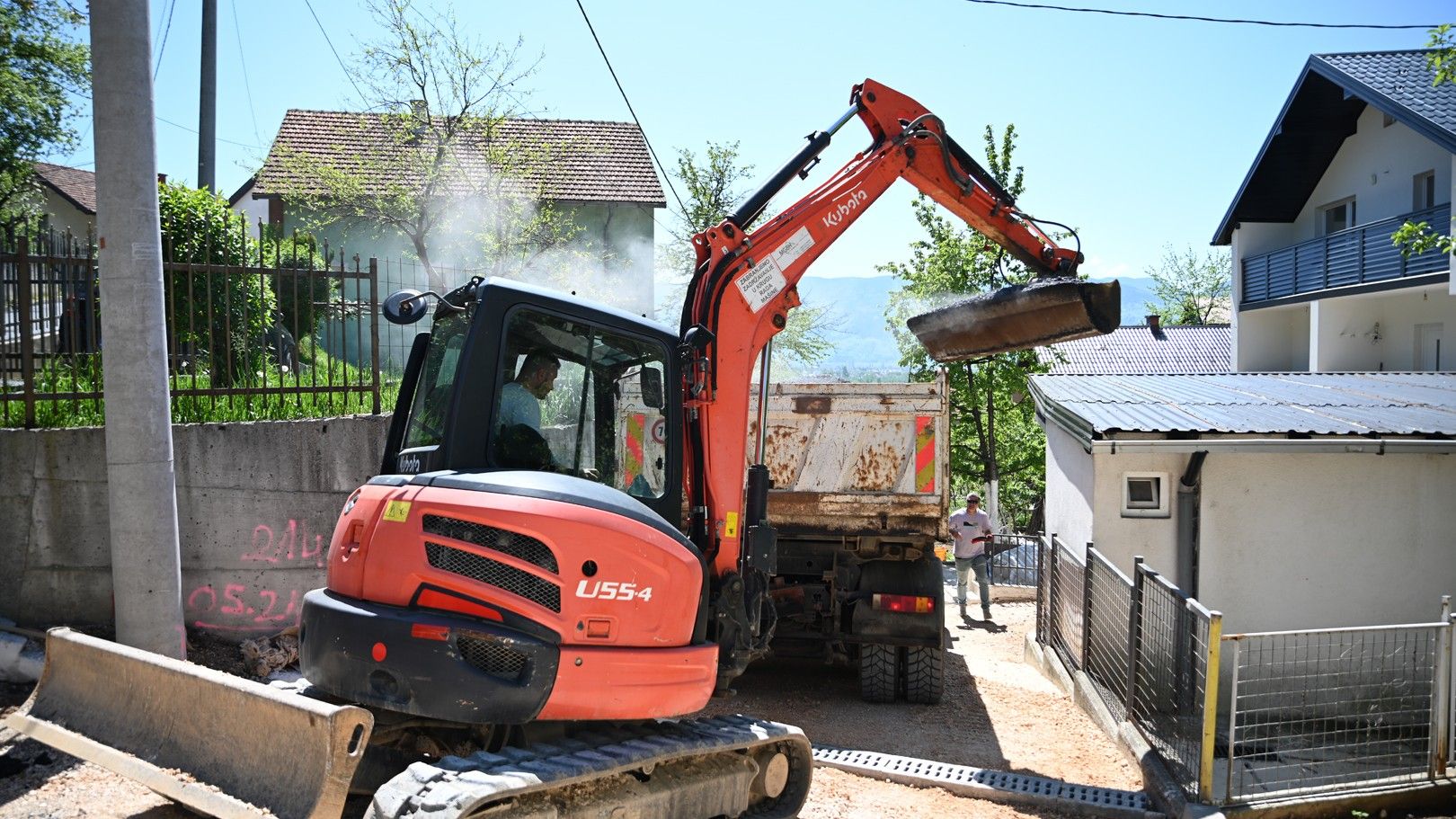 Nakon izgradnje oborinske kanalizacione mreže, novi asfalt u ulici Ibrahima Pečevije