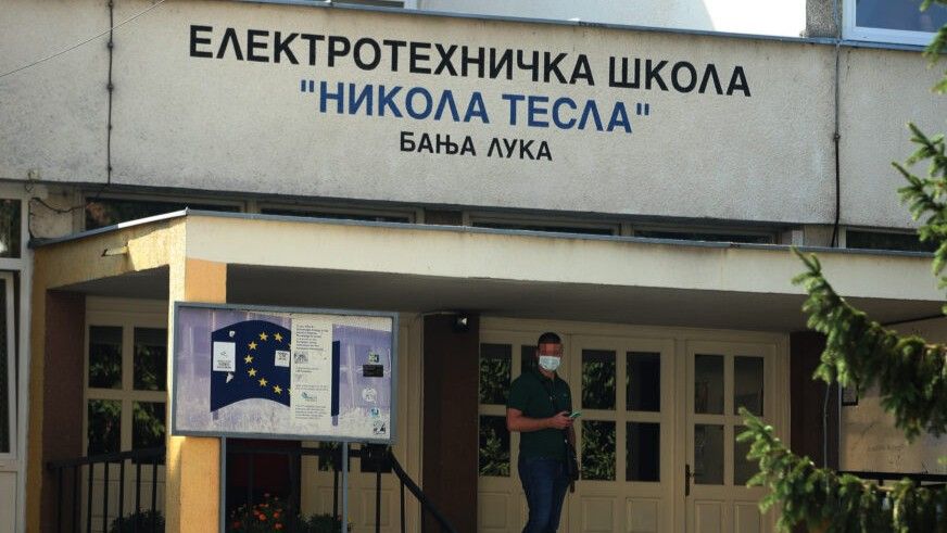 Ogorčeni maturanti tvrde da je direktorica škole putovanje u Beč omogućila sinu i njegovim drugovima