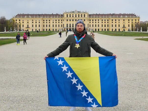 Naglašava da se utisci još sliježu, ali da je vrijeme ostvareno u glavnom gradu Austrije "vjetar u leđa" za naredne izazove koje ga očekuju vrlo brzo.