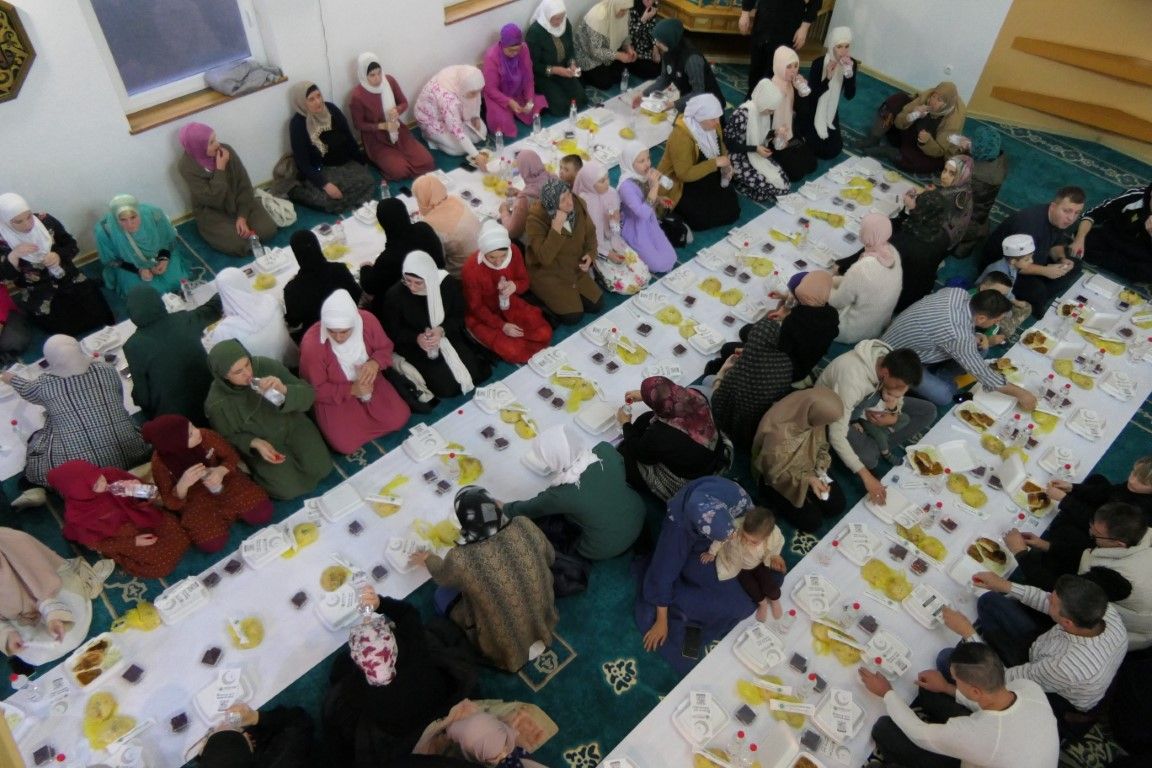 Poseban fokus stavljen je na djecu i jetime, kojima su obezbijeđeni bajramluci i posebne radosti, donoseći osmijehe na njihova lica.