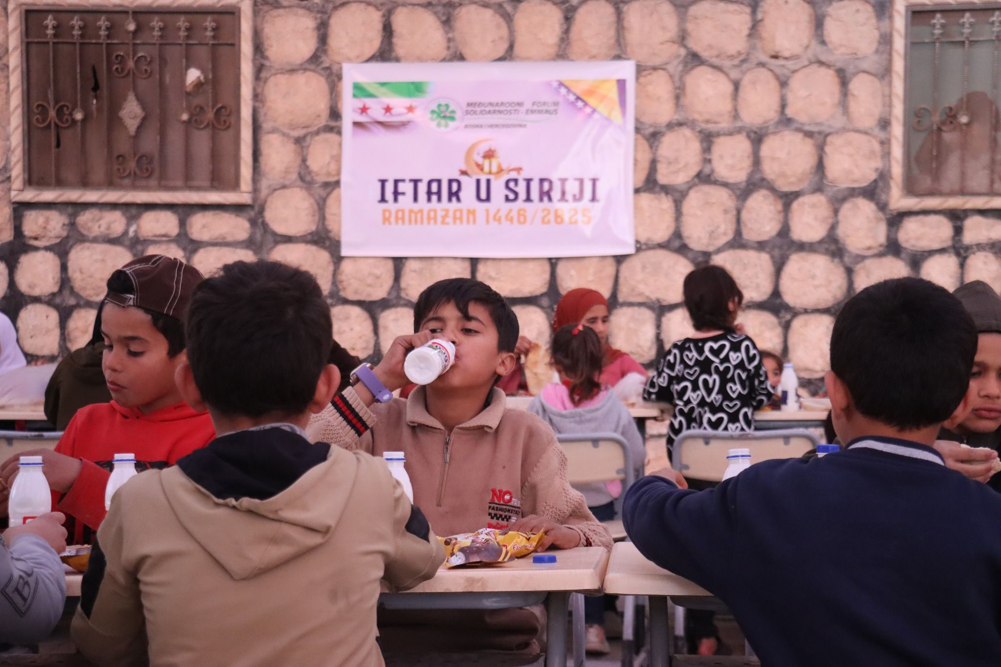 Poseban fokus stavljen je na djecu i jetime, kojima su obezbijeđeni bajramluci i posebne radosti, donoseći osmijehe na njihova lica.