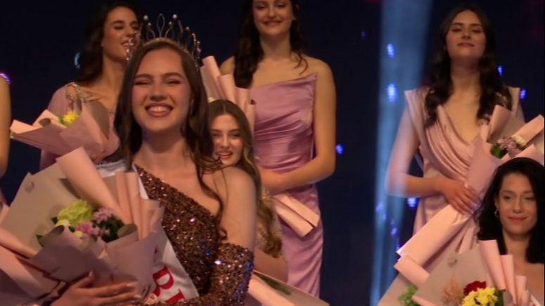 U finalu ovogodišnjeg izbora Miss BiH za Miss Svijeta 17 djevojka iz cijele BiH takmičilo se za titulu Miss Bosne i Hercegovine
