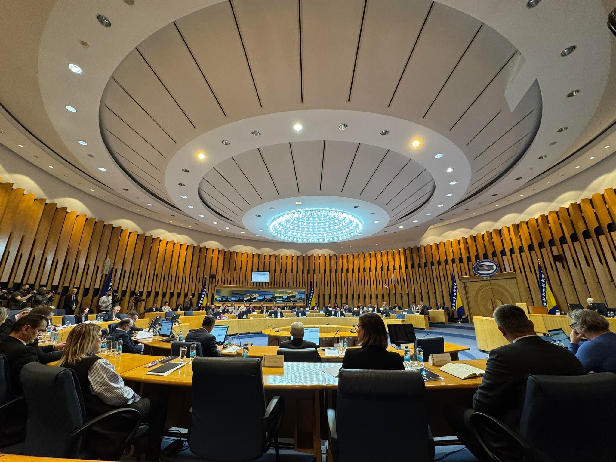 Nikola Špirić je poručio da predsjedavajući nije vreća za udaranje i da ima pravo da odluči o dnevnom redu.