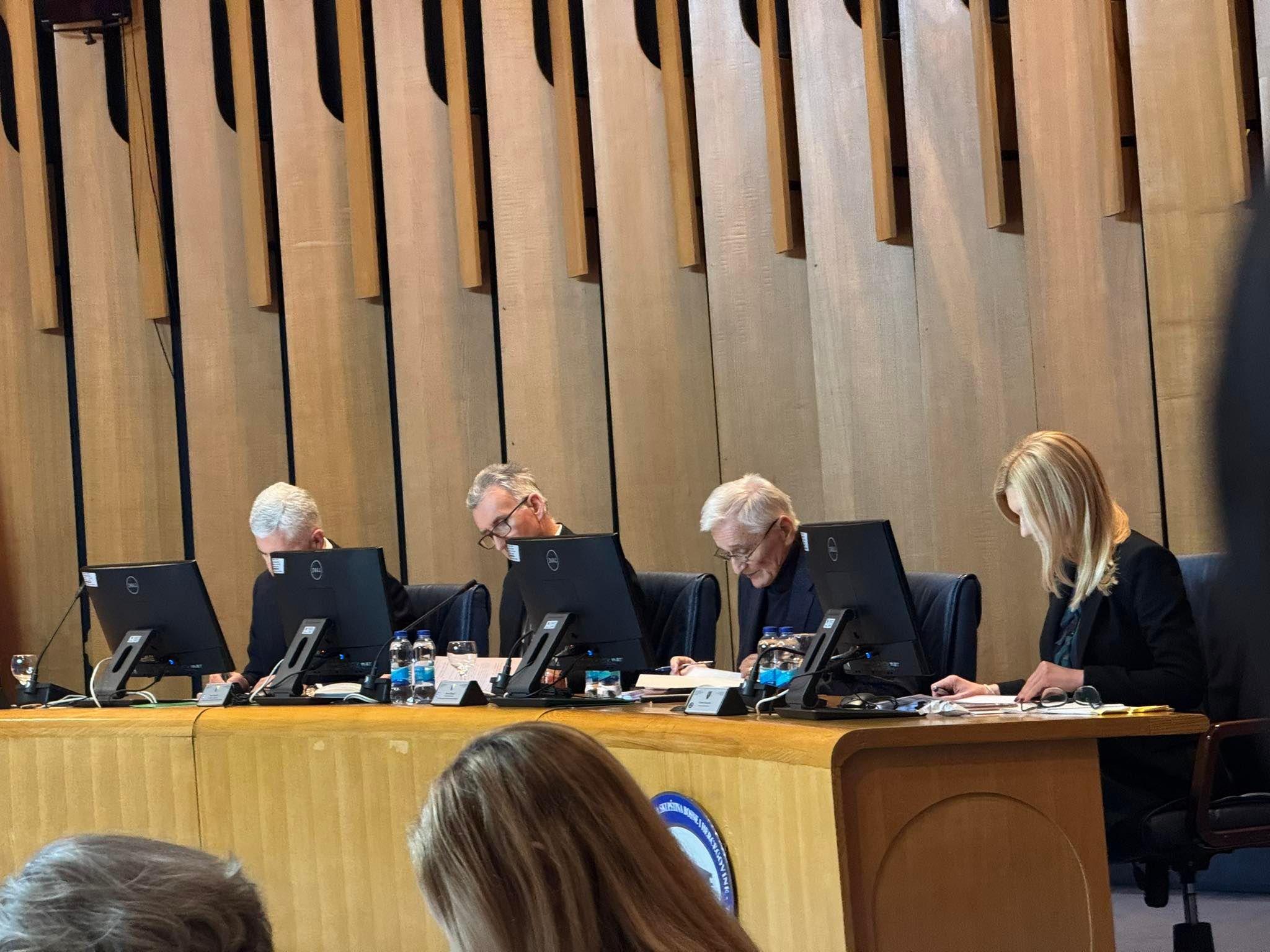 Nikola Špirić je poručio da predsjedavajući nije vreća za udaranje i da ima pravo da odluči o dnevnom redu.