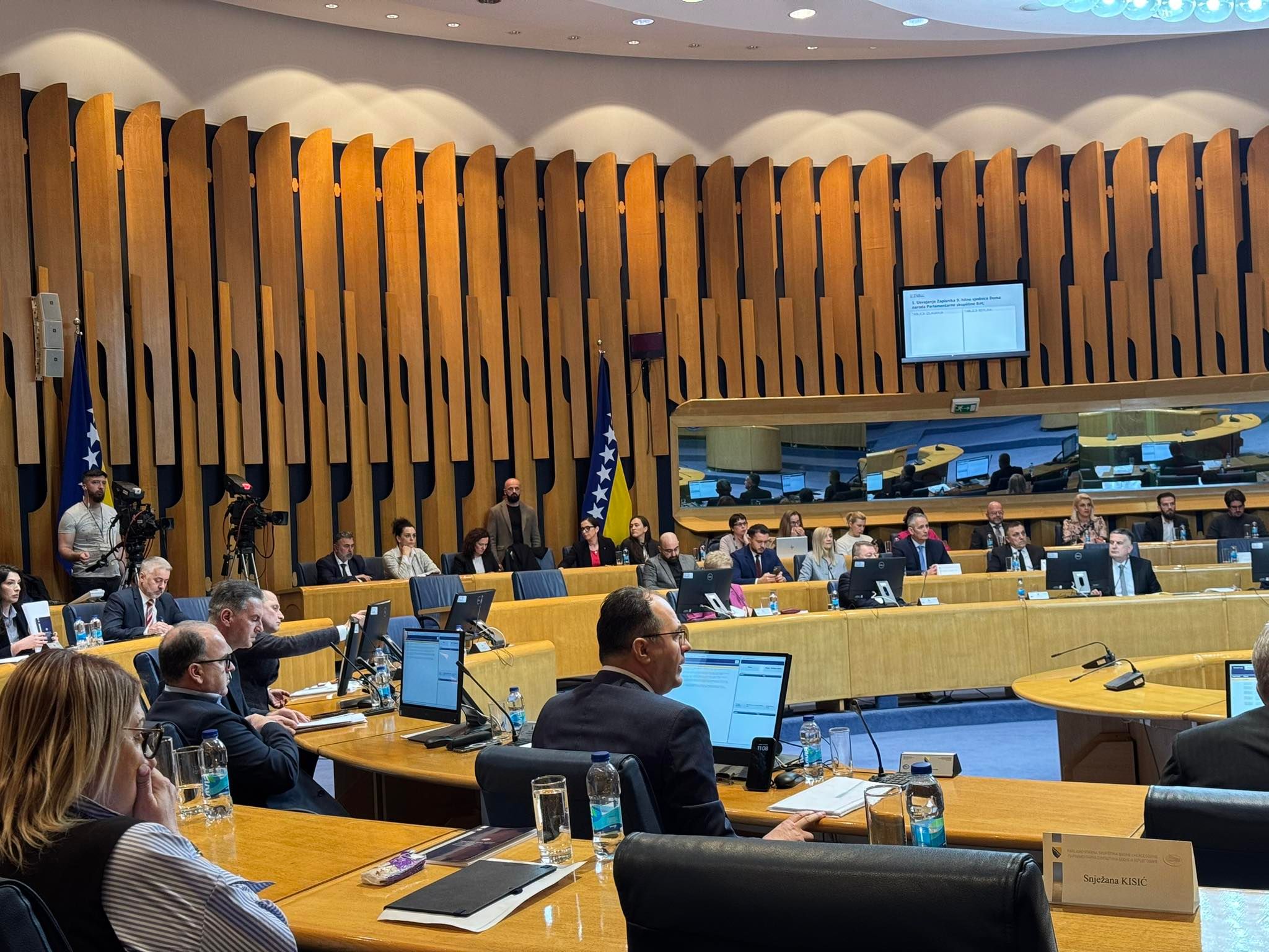 Nikola Špirić je poručio da predsjedavajući nije vreća za udaranje i da ima pravo da odluči o dnevnom redu.