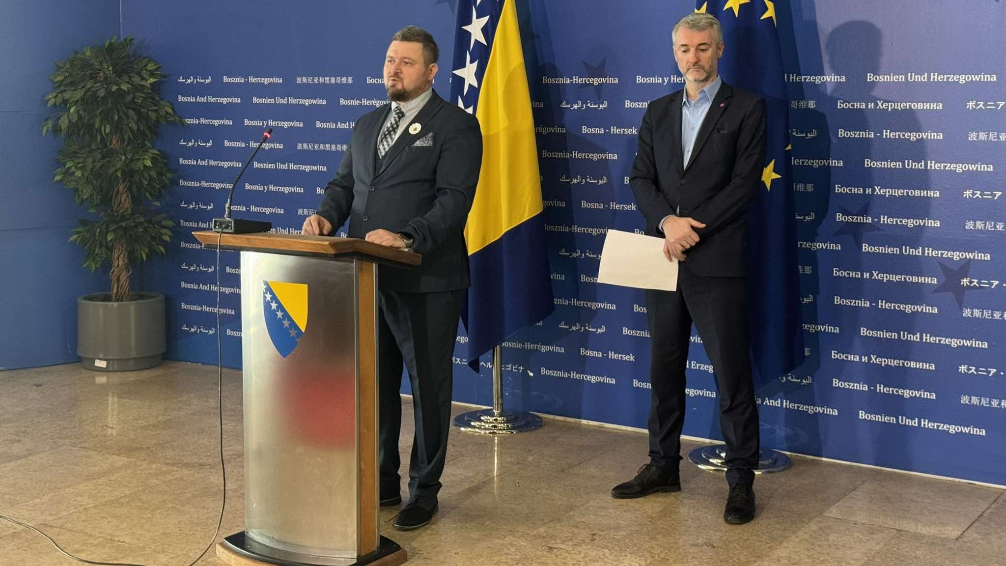 Jako je bitno da onaj ko je napravio štetu vrati dug, a to je Vlada RS - kazao je Forto.