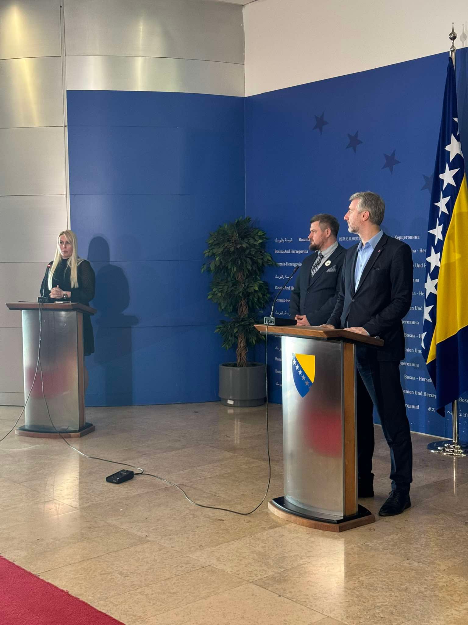 Jako je bitno da onaj ko je napravio štetu vrati dug, a to je Vlada RS - kazao je Forto.