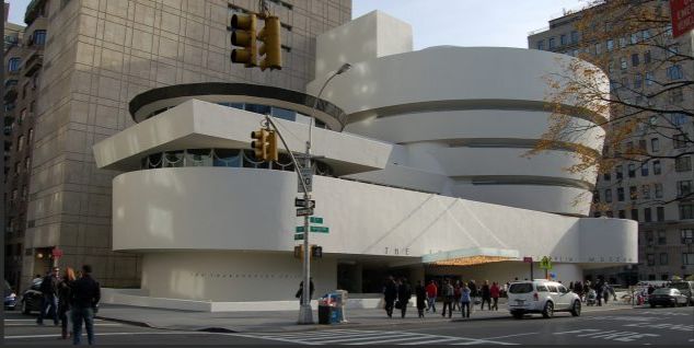 Safvet-beg Bašagić je jedna od najvažnijih bošnjačkih književnika i intelektualaca. U bogatoj karijeri radio je kao profesor i osnivač Gajreta, El-Kamer, Muslimanskog kluba