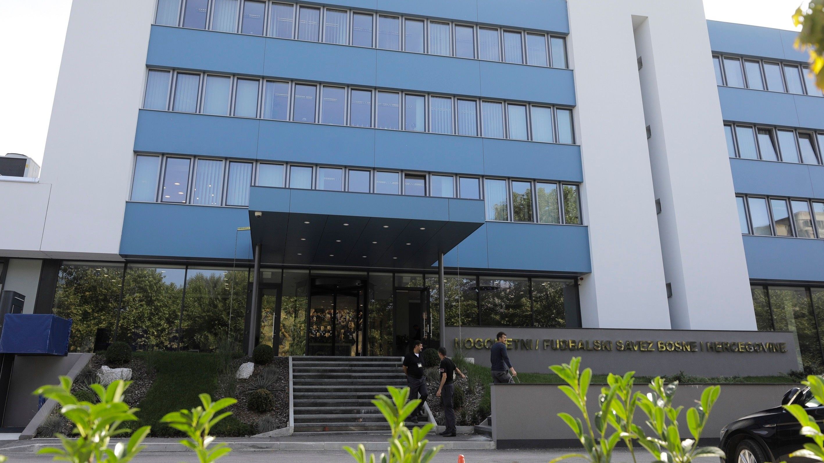 function r(){if(it(n),n.value===Hm){let o=null;throw new D(-950,o)}return n.value}