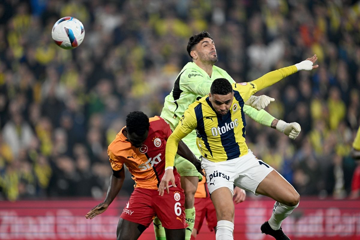  Edin Džeko, kapiten fubalske A reprezentacije Bosne i Hercegovine, na teren je ušao u 75. minuti