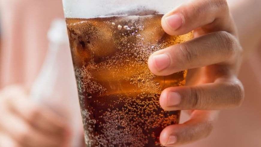Uništava bubrege, a mnogi ga piju 'kao ludi': Bolje izbegavajte ovo piće