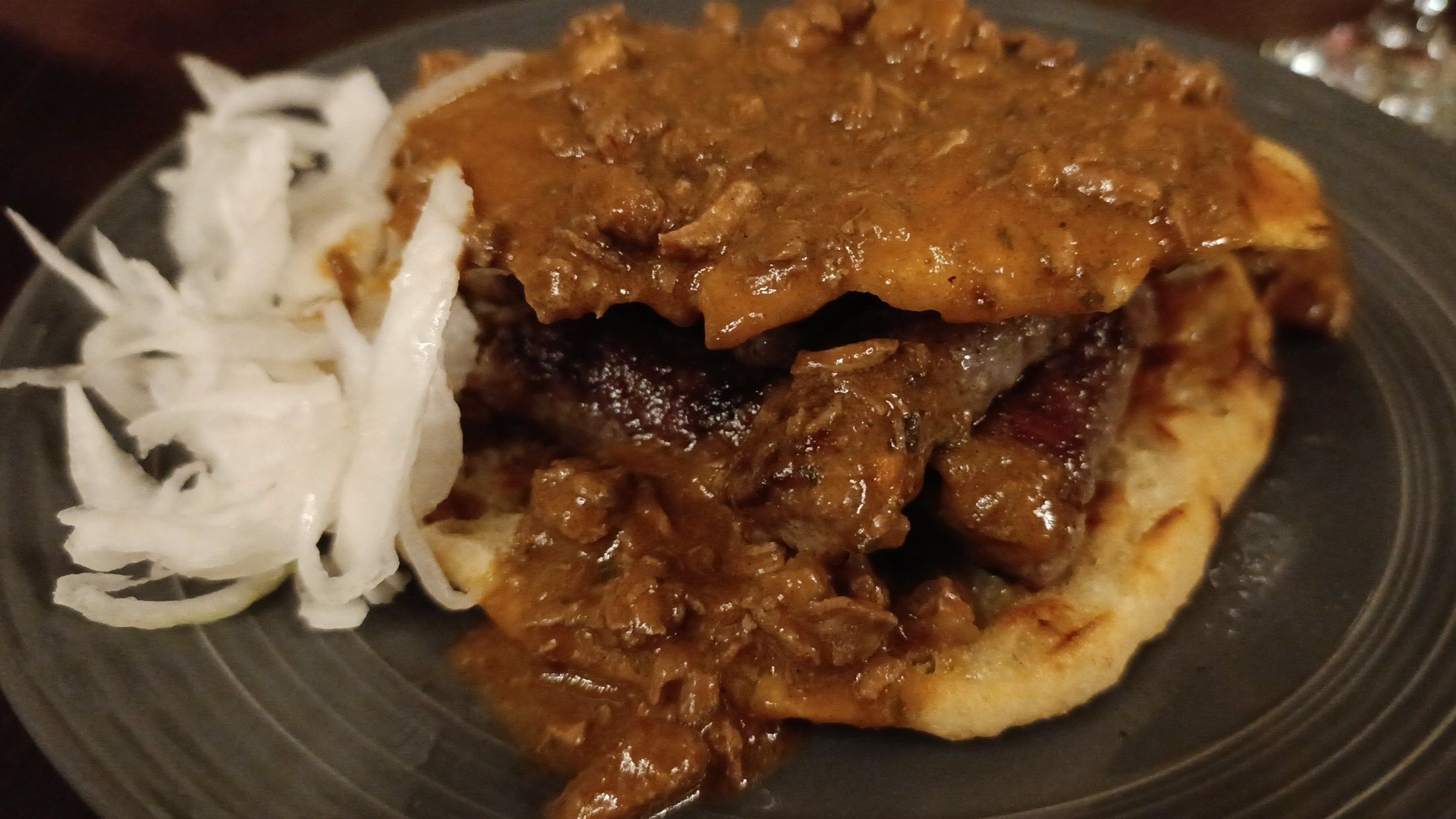 Fotografija ćevapa iz Tuzle izazvala šok na društvenim mrežama: Za ovo nekoga treba tužiti